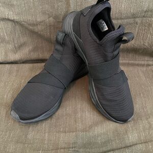 Puma Slip-on Sneakers